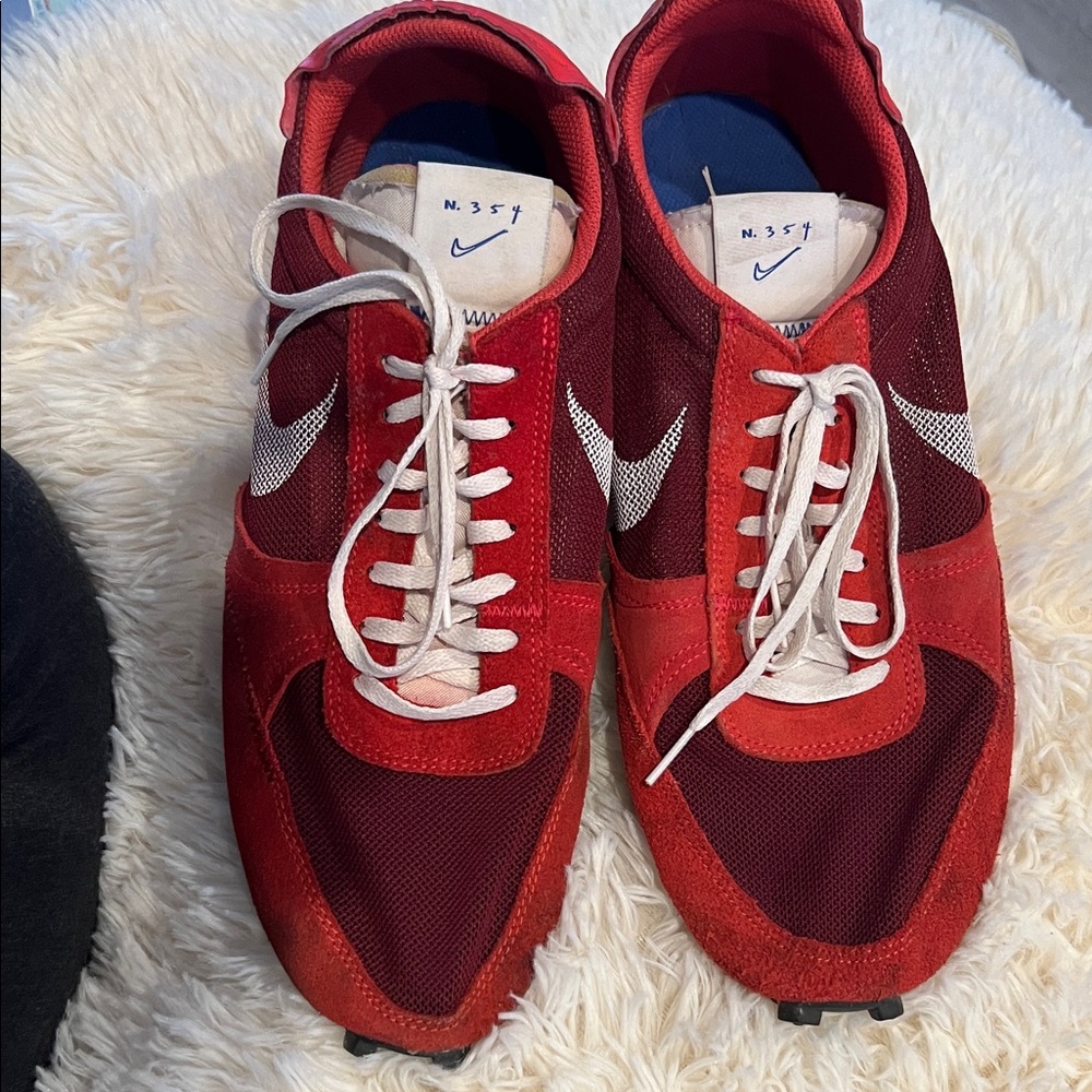 Nike Men's Red and White Vintage Runner Sneakers